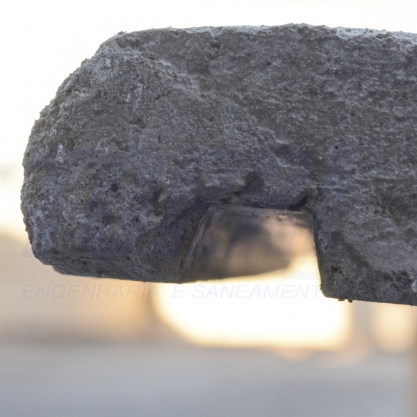 Perfil plástico para pingadeira de concreto 