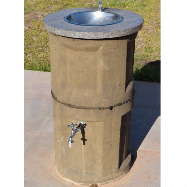 Bebedouro para pessoas em concreto armado pré-moldado