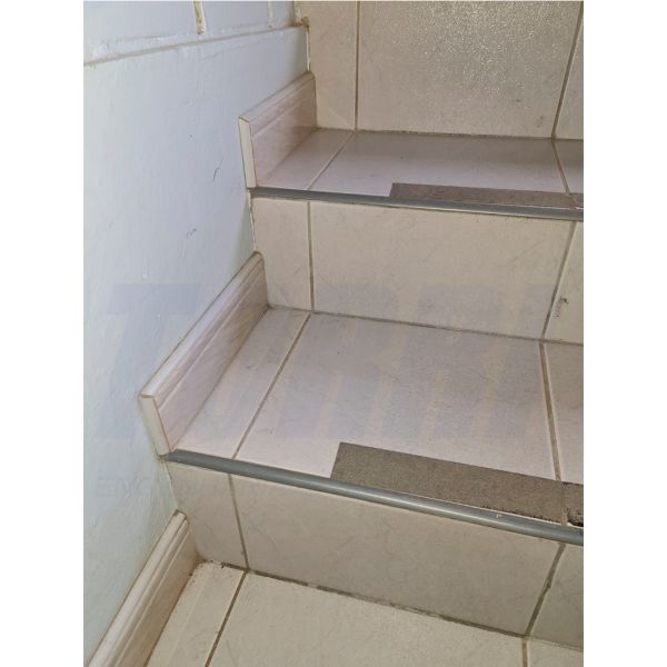 Cantoneira para piso e azulejo